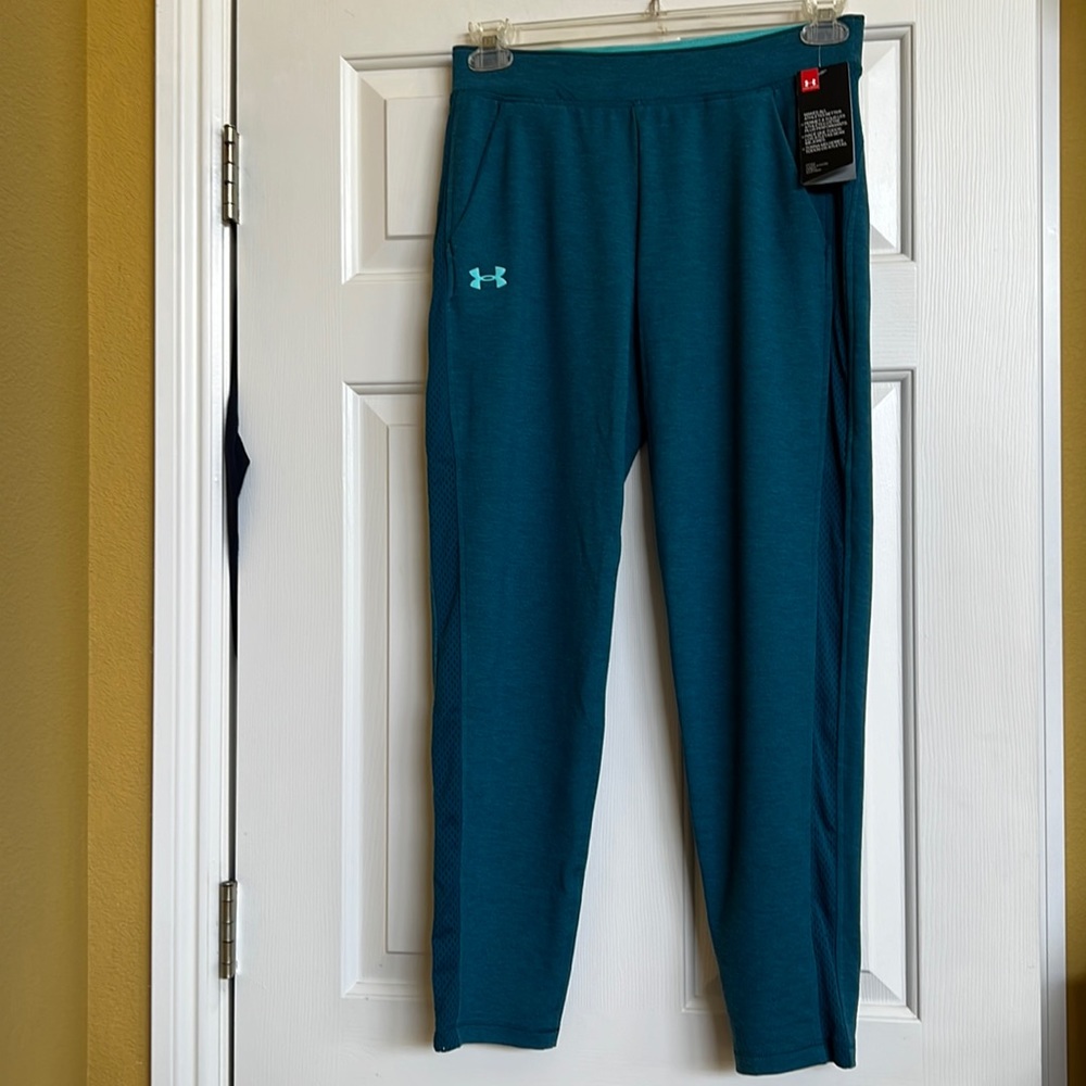 Under Armour athletic  / casual  pants ( NWT )